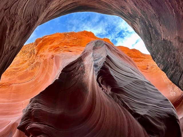 Explore o Upper Antelope Canyon com visitas guiadas das 9h20 às 3h35.